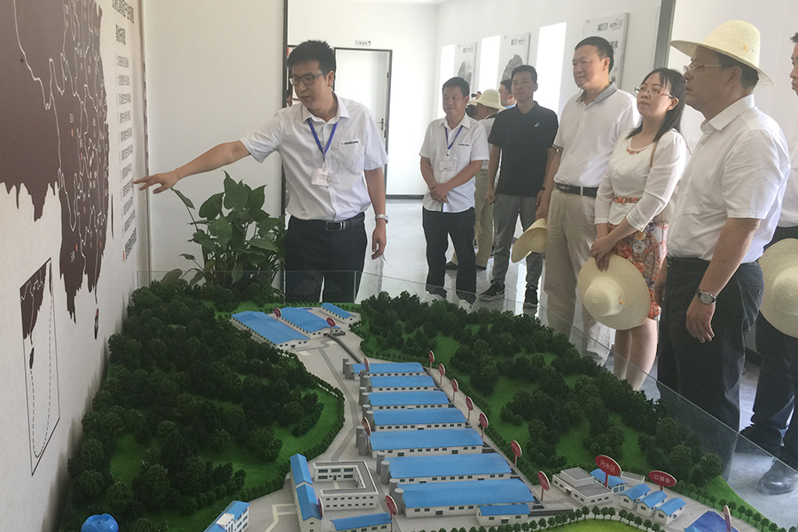 F:\2015-2018年OA文件 电视机媒体播放图设计\2018-OA文件 电视机媒体播放图设计\2018.07.31-中央党校副校长王东京考察调研北京资源日博集团集团\02.jpg