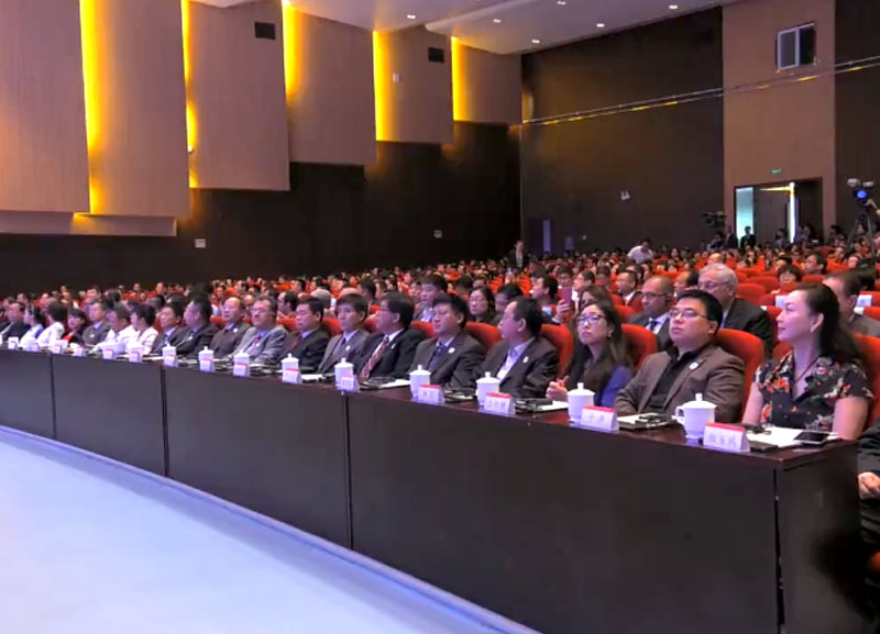 每个妇女，每个儿童启动典礼